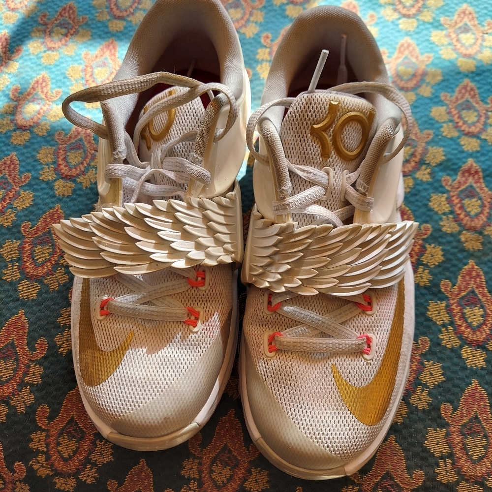 Tennis shoe